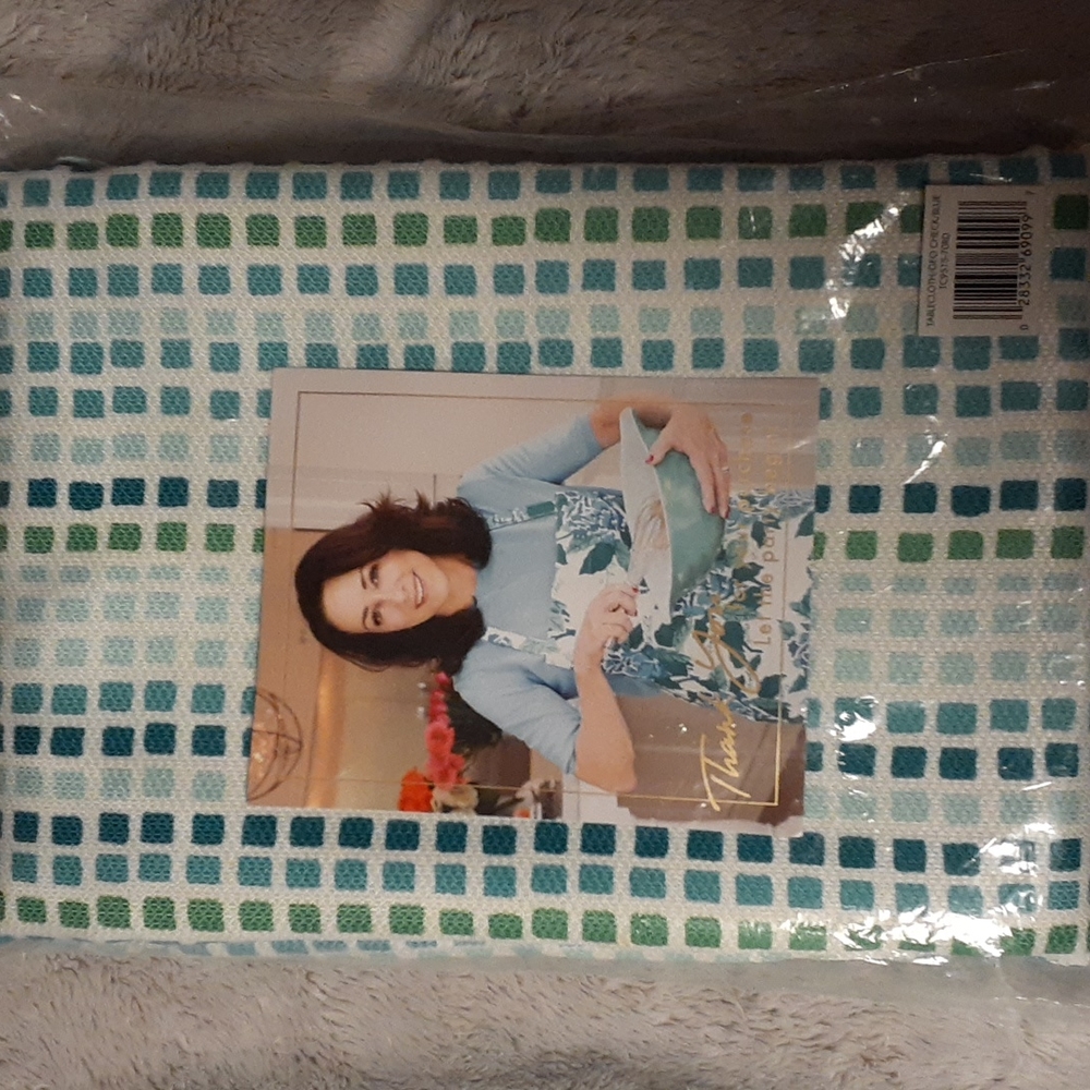 NWT Patricia Heaton Southampton Home Collection Geo Check Blue Round Tablecloth